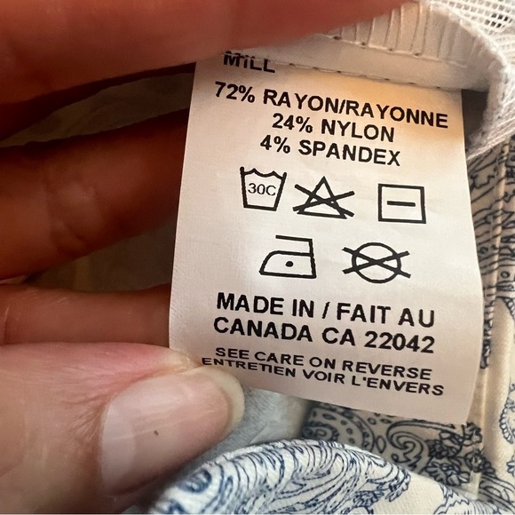 Margaret M Slimming Pants, Paisley Print, Size XL 
White, blue Paisley Pants - Picture 11 of 12